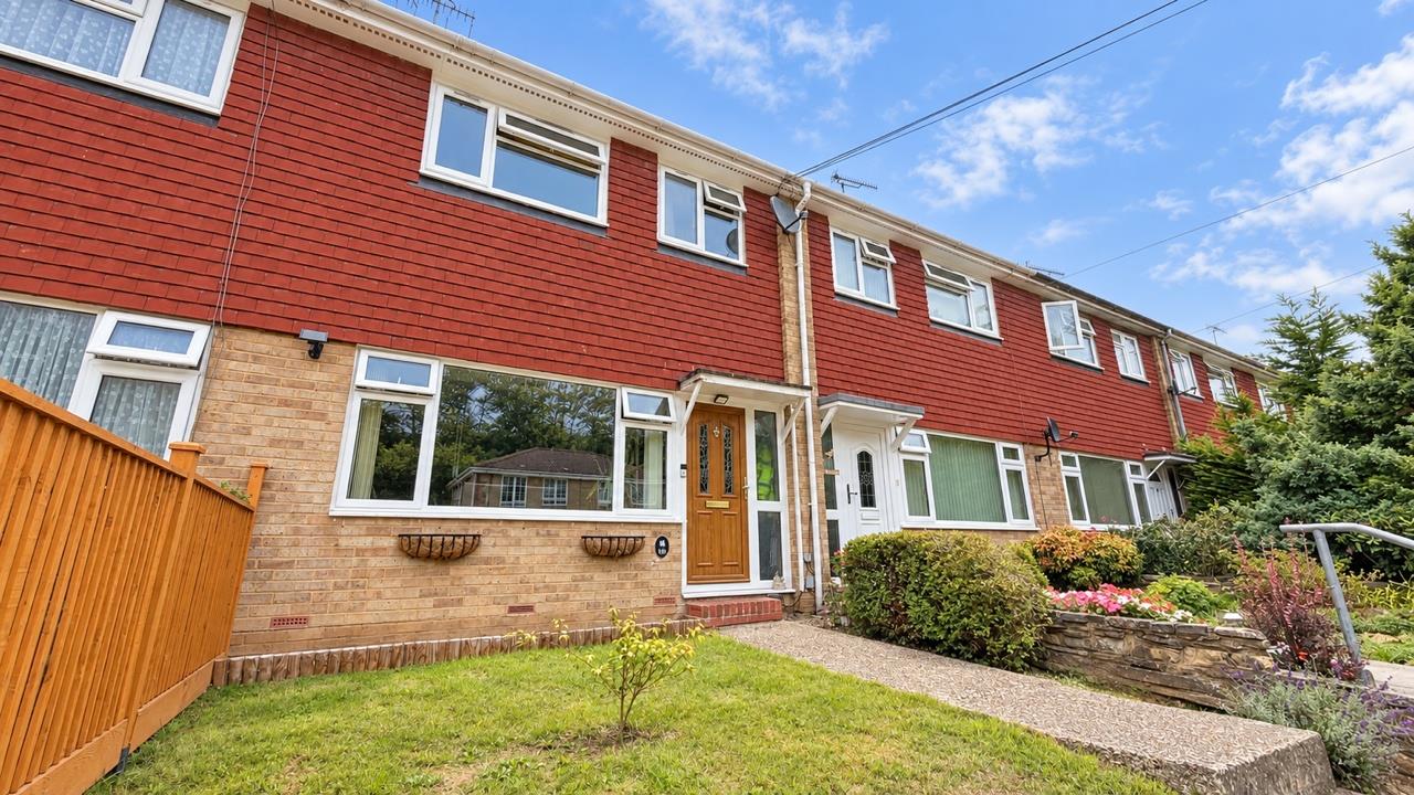 3 bed property in Stonehouse Drive, St. Leonards-On-Sea